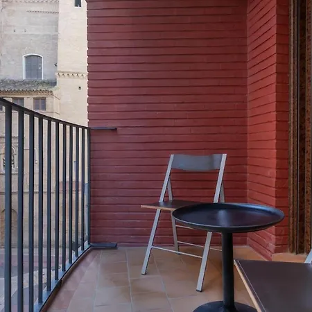 Loira Ossau, Terraza Cerca Del Centro