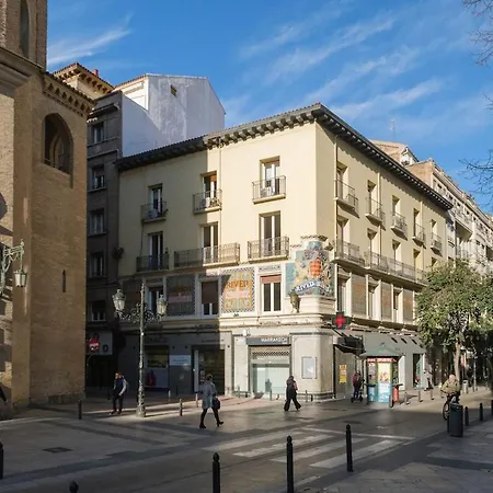 Loira Ossau, Terraza Cerca Del Centro *